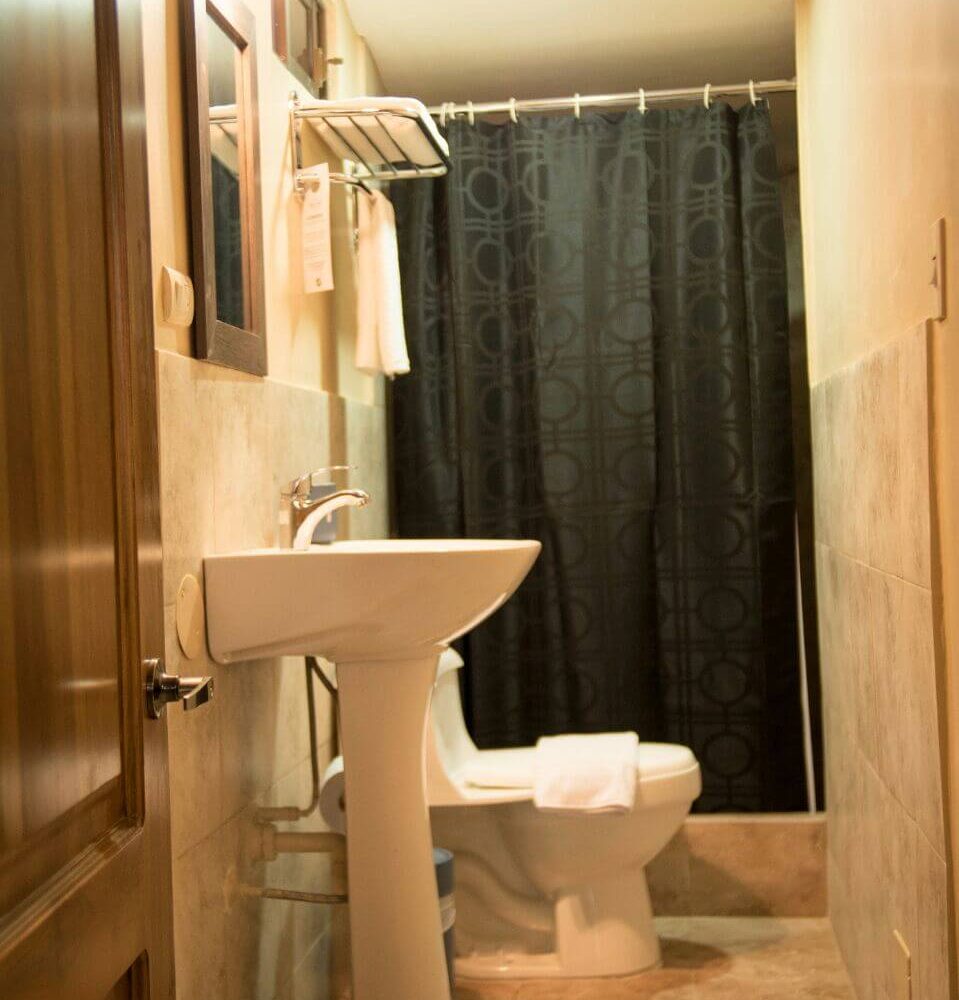 Manta Hotel Bathroom